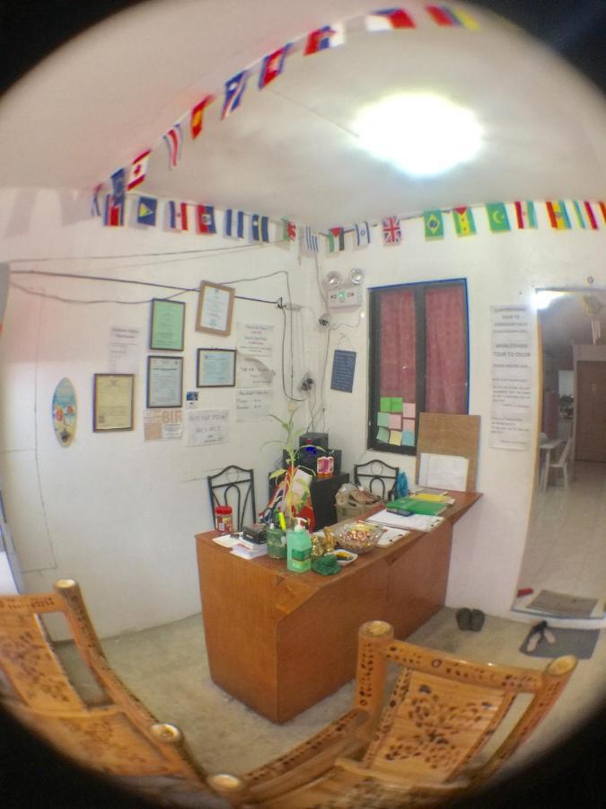 J & C Guesthouse Moalboal Exterior foto